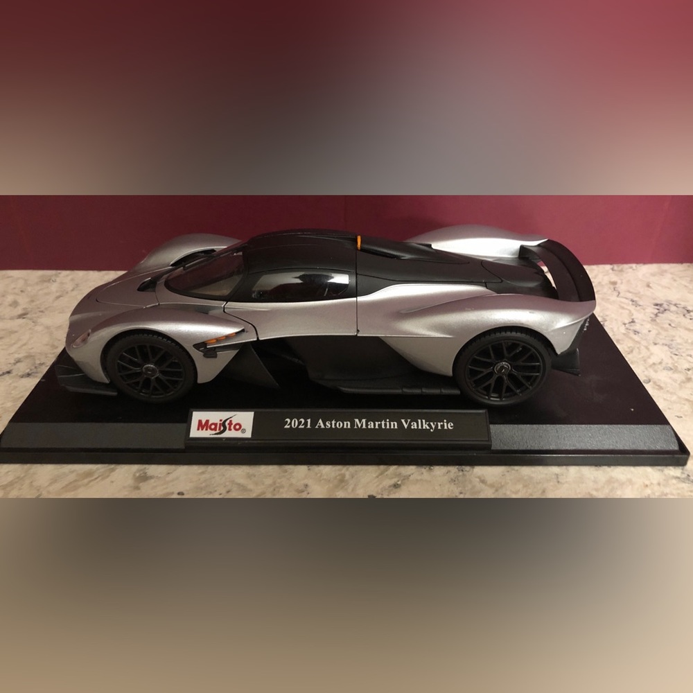 Maisto 2021 Aston Martin Valkyrie 1/18 Special Edition DieCast Model Car